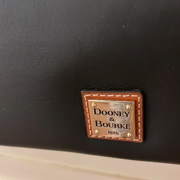 NWT Dooney & Bourke black leather purse - Picture 3 of 16